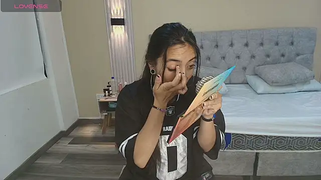 LiaMonroee  online show from 10-07-25, 11:40