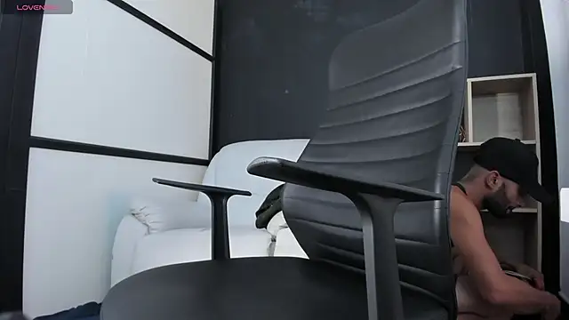 leostorm  online show from 09-12-25, 04:23