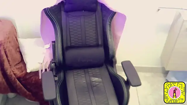 Snapshot of Morgane818181 chatting on 12-13-25, 10:48 Morgane818181 online show from 12-13-25, 10:48