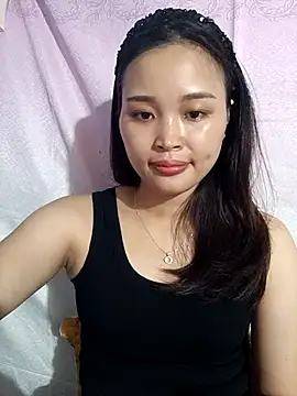 Snapshot of Lili_lovely chatting on 09-14-25, 02:44 Lili lovely online show from 09-14-25, 02:44
