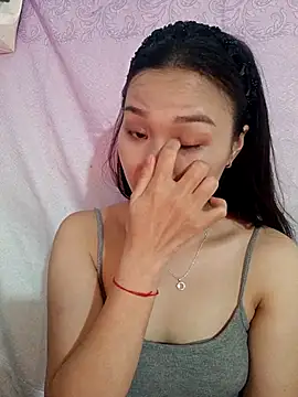 Snapshot of Lili_lovely chatting on 09-21-25, 02:46 Lili lovely online show from 09-21-25, 02:46