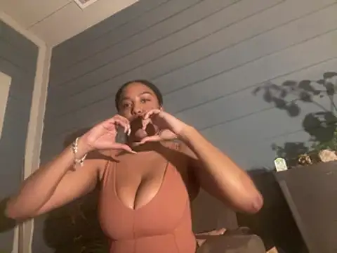 Snapshot of princesslivv chatting on 07-25-26, 02:31 princesslivv online show from 07-25-26, 02:31