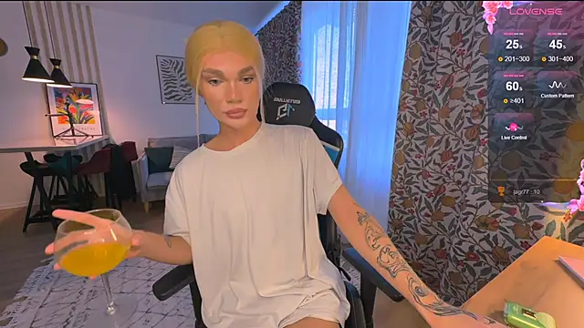 Snapshot of my-muse chatting on 10-03-25, 12:35 my-muse online show from 10-03-25, 12:35