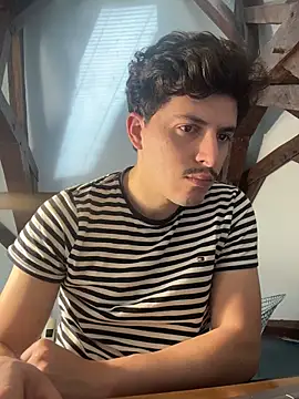 Snapshot of dock_75 chatting on 11-04-25, 01:32 dock 75 online show from 11-04-25, 01:32