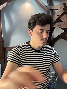 Snapshot of dock_75 chatting on 11-05-25, 10:48 dock 75 online show from 11-05-25, 10:48