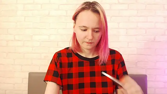 Ericha Stone online show from 11-20-25, 01:39