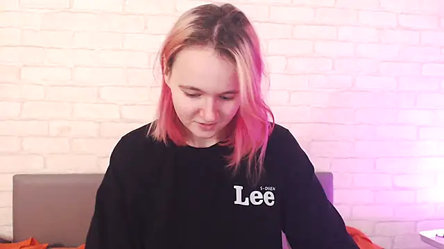 Ericha Stone online show from 12-23-25, 08:01