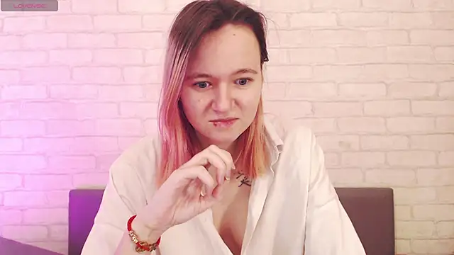 Snapshot of Ericha_Stone chatting on 04-22-26, 01:30 Ericha Stone online show from 04-22-26, 01:30