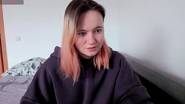 Snapshot of Ericha_Stone chatting on 05-08-26, 03:12 Ericha Stone online show from 05-08-26, 03:12