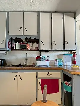 StylishEchium online show from 04-18-26, 07:40