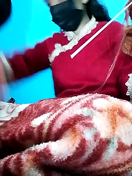 Snapshot of Pahadi_couple chatting on 10-25-25, 03:29 Pahadi couple online show from 10-25-25, 03:29