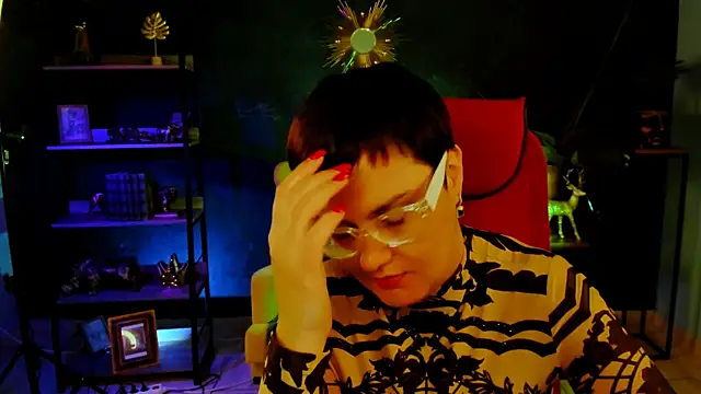 LauraDavidsons online show from 12-20-25, 05:36