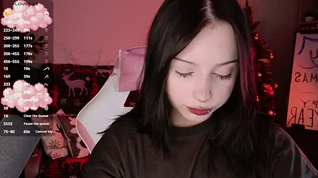 YourLittleDevil online show from 12-17-25, 01:28