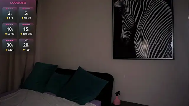 LilyHeupel online show from 11-24-25, 06:35