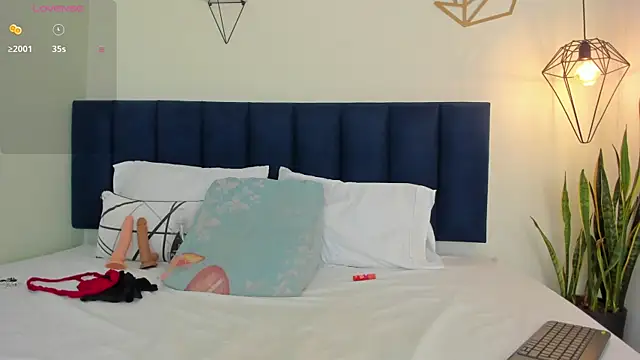 sophieturner mg online show from 10-06-25, 07:11