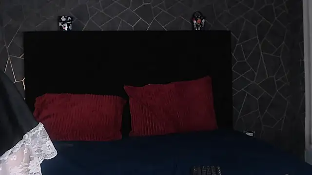 zoey stonee online show from 10-29-25, 07:48