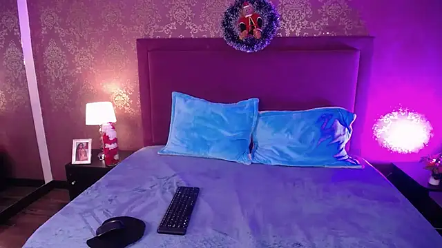 zoey stonee online show from 11-12-25, 08:08