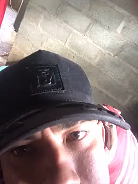 Snapshot of tattoos22 chatting on 09-10-25, 01:44 tattoos22 online show from 09-10-25, 01:44