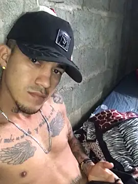 Snapshot of tattoos22 chatting on 10-28-25, 11:47 tattoos22 online show from 10-28-25, 11:47