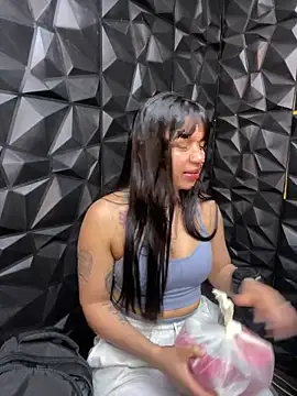 Snapshot of lil_charme chatting on 09-09-25, 10:09 lil charme online show from 09-09-25, 10:09