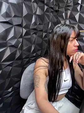 Snapshot of lil_charme chatting on 09-14-25, 02:05 lil charme online show from 09-14-25, 02:05
