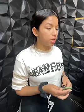Snapshot of lil_charme chatting on 09-26-25, 05:06 lil charme online show from 09-26-25, 05:06