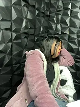 Snapshot of lil_charme chatting on 10-07-25, 10:18 lil charme online show from 10-07-25, 10:18