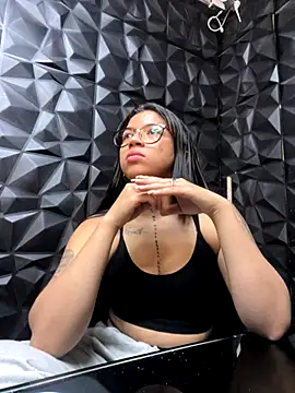 Snapshot of lil_charme chatting on 10-23-25, 11:03 lil charme online show from 10-23-25, 11:03