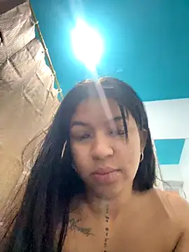 Snapshot of lil_charme chatting on 10-24-25, 02:02 lil charme online show from 10-24-25, 02:02