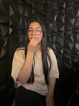 lil charme online show from 11-10-25, 07:57