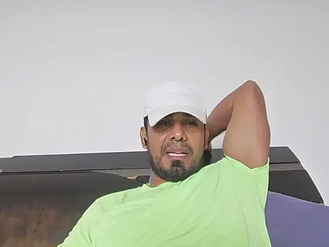 Snapshot of Camilo210520 chatting on 07-09-26, 07:29 Camilo210520 online show from 07-09-26, 07:29