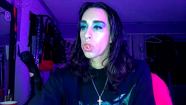 xoFrankie online show from 10-30-25, 04:25