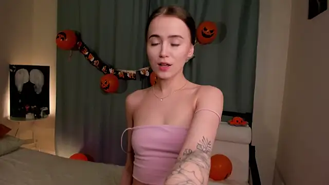 Chloeee4200 online show from 11-02-25, 01:35