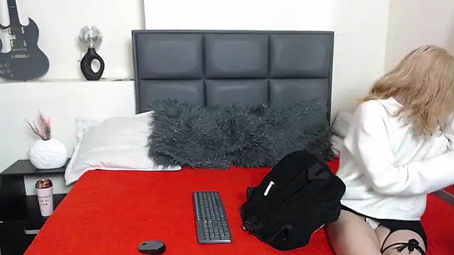 Amnesia  online show from 09-19-25, 01:34