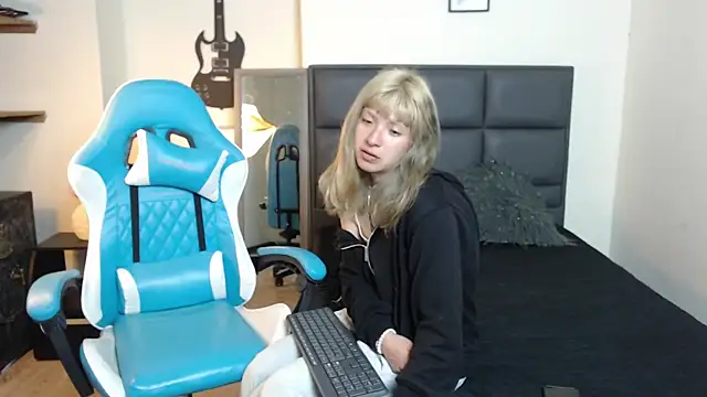 Amnesia  online show from 11-17-25, 12:55