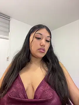 Snapshot of SharaRous chatting on 05-02-26, 12:48 SharaRous online show from 05-02-26, 12:48