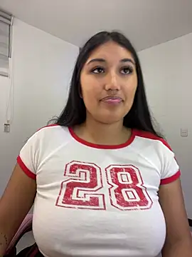 Snapshot of SharaRous chatting on 05-16-26, 12:07 SharaRous online show from 05-16-26, 12:07