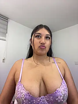 Snapshot of SharaRous chatting on 05-17-26, 08:38 SharaRous online show from 05-17-26, 08:38