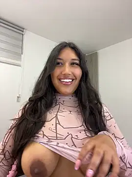Snapshot of SharaRous chatting on 05-19-26, 01:56 SharaRous online show from 05-19-26, 01:56