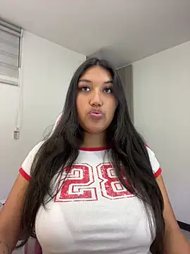 Snapshot of SharaRous chatting on 05-27-26, 12:07 SharaRous online show from 05-27-26, 12:07