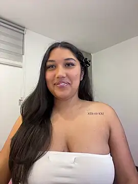 Snapshot of SharaRous chatting on 05-30-26, 01:25 SharaRous online show from 05-30-26, 01:25