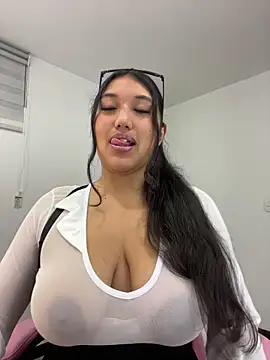 Snapshot of SharaRous chatting on 06-05-26, 01:01 SharaRous online show from 06-05-26, 01:01