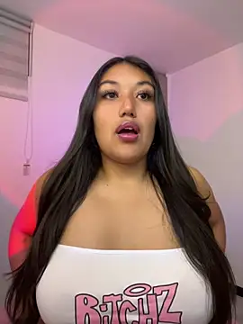 Snapshot of SharaRous chatting on 06-21-26, 12:13 SharaRous online show from 06-21-26, 12:13