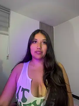 Snapshot of SharaRous chatting on 06-28-26, 01:11 SharaRous online show from 06-28-26, 01:11