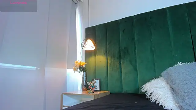 kittyy milk 001 online show from 11-08-25, 08:29