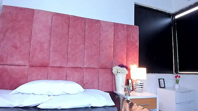 kittyy milk 001 online show from 12-18-25, 07:42