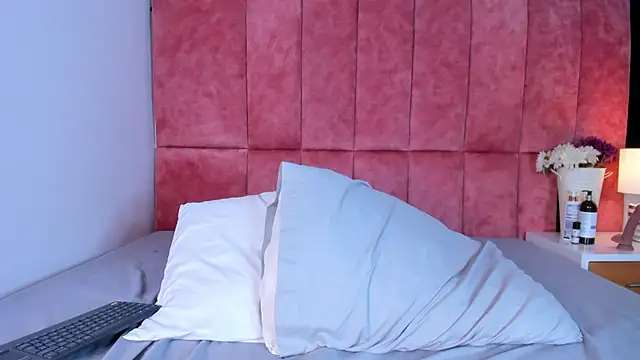 kittyy milk 001 online show from 01-09-26, 08:32