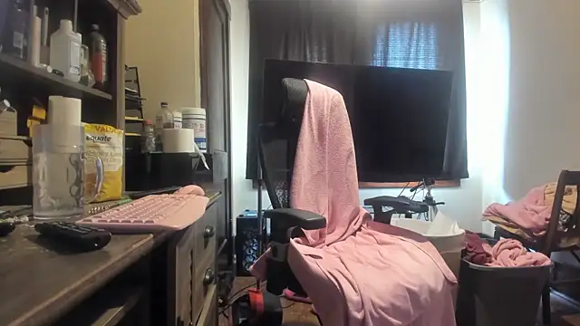 Snapshot of scottgunning2 chatting on 03-12-26, 06:03 scottgunning2 online show from 03-12-26, 06:03