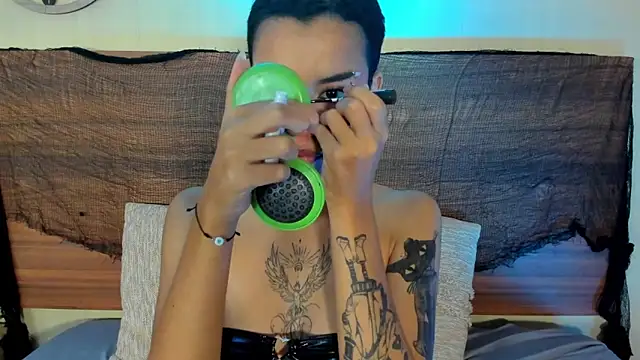 AnnyKitty  online show from 10-10-25, 04:00