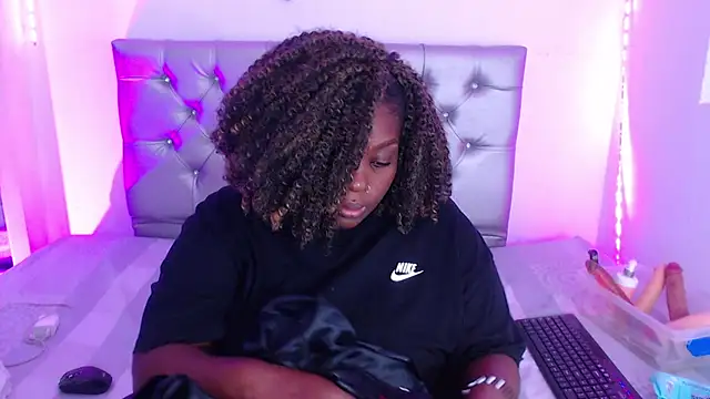 ebony NeighborMoans online show from 10-09-25, 03:15